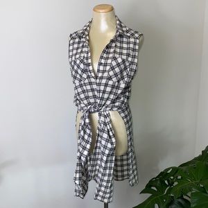Long sleeveless Plaid Button down shirt